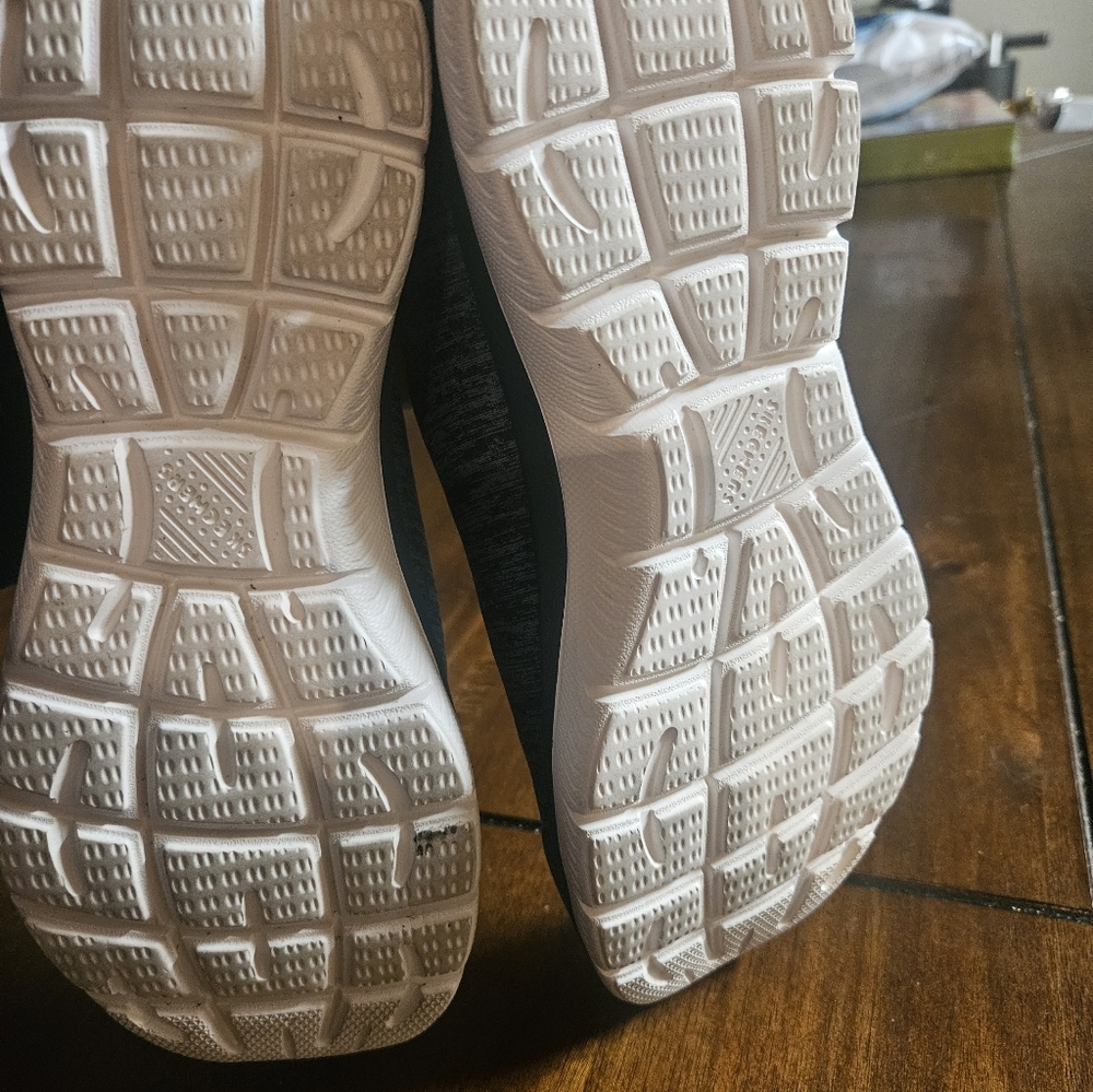 Skechers Navy Sneakers with Pink Highlights - Picture 5 of 5